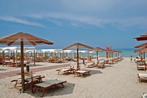 Fano Villa Sleeps 8 Pool Air Con Wifi