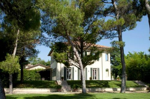 Fano Villa Sleeps 8 Pool Air Con Wifi