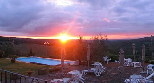 Piazza Al Serchio Villa Sleeps 2 Pool Wifi