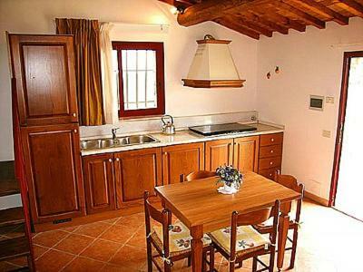 Piazza Al Serchio Villa Sleeps 3 Pool Wifi
