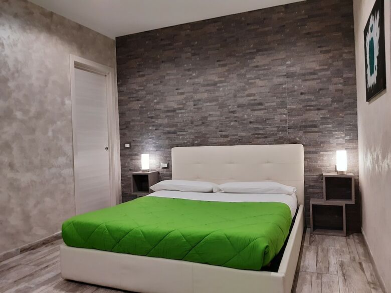 Hostal Apple Rooms Rome Airport