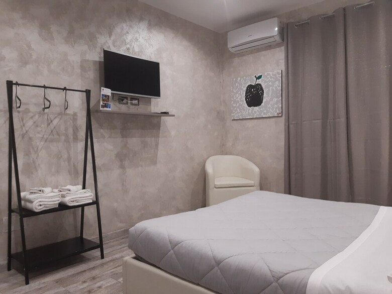 Hostal Apple Rooms Rome Airport