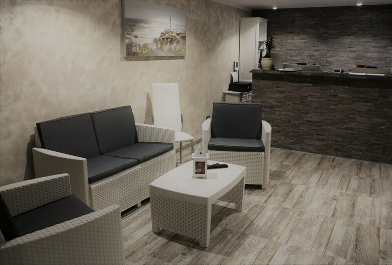 Hostal Apple Rooms Rome Airport