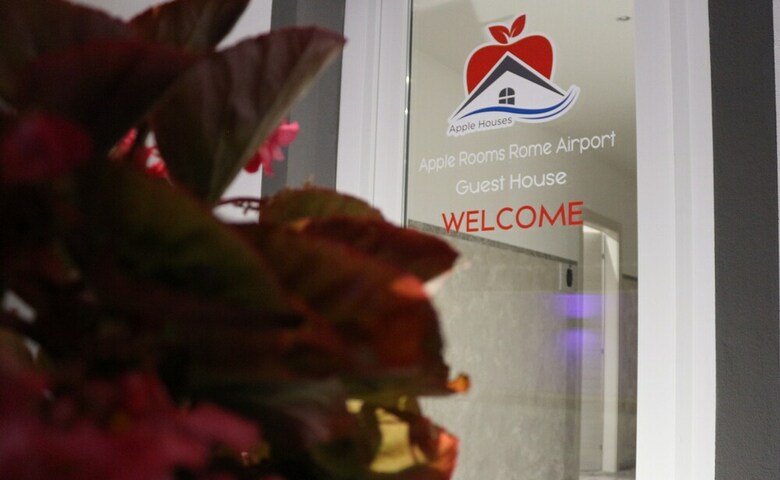 Hostal Apple Rooms Rome Airport