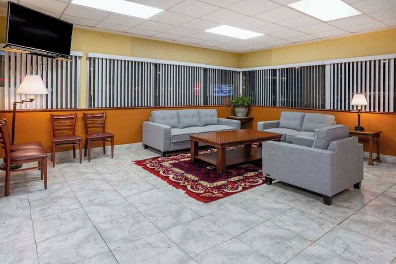 Hotel Ramada By Wyndham Rome - Verona