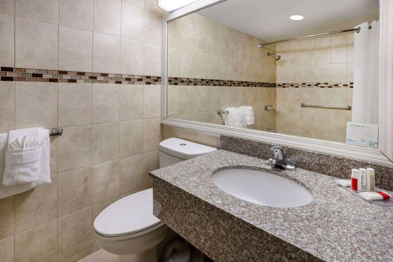 Hotel Ramada By Wyndham Rome - Verona
