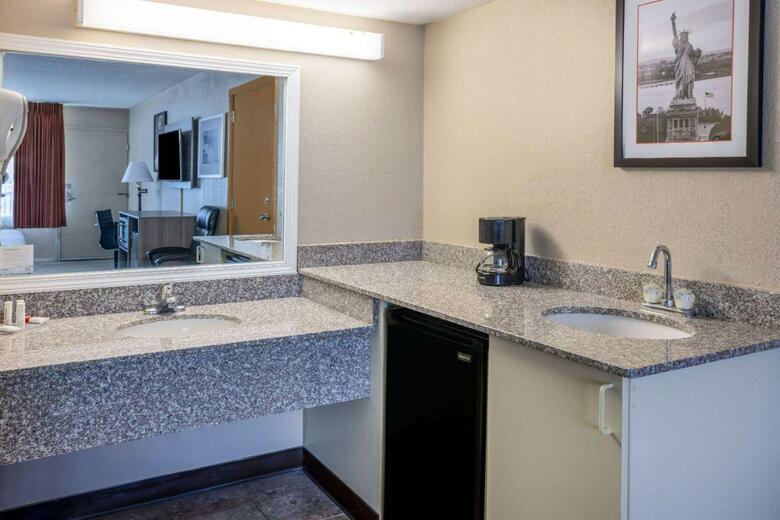 Hotel Ramada By Wyndham Rome - Verona