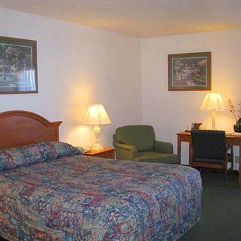 Magnuson Camelot Hotel