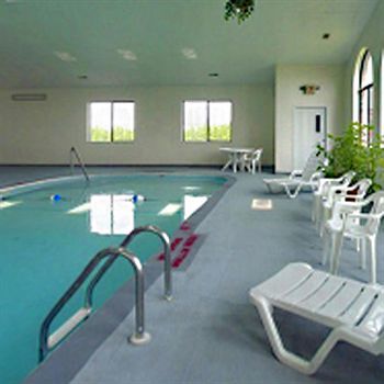 Magnuson Camelot Hotel