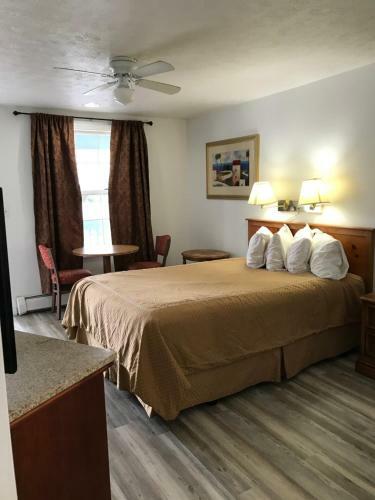 Exit 5 Motel & Cottages