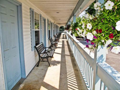 Exit 5 Motel & Cottages
