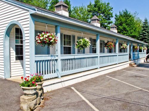 Exit 5 Motel & Cottages