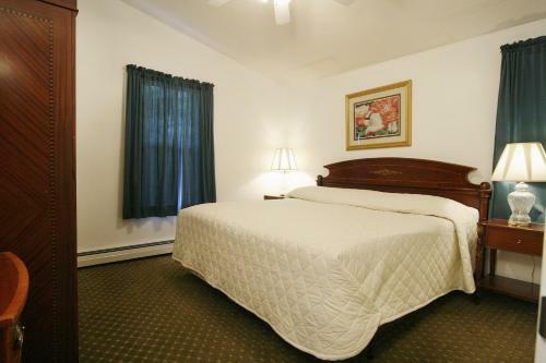 Exit 5 Motel & Cottages