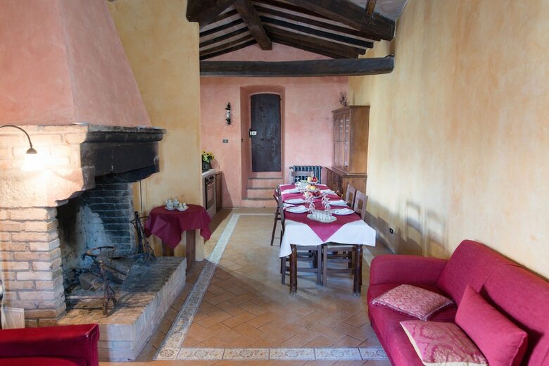 Agroturismo Castello Di Giomici
