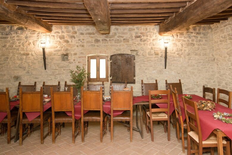 Agroturismo Castello Di Giomici