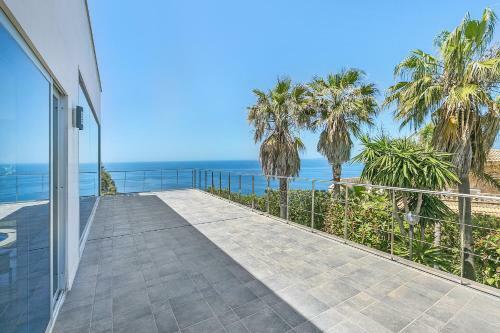 Villa Bay Blue, By Priority