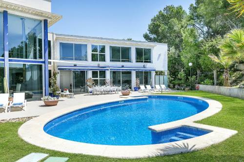 Villa Bay Blue, By Priority