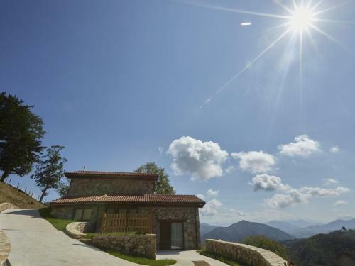 Cozy Mansion In Cangas De Onis With Meadow View