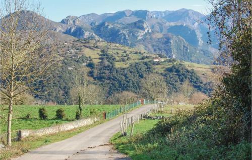 Three-bedroom Holiday Home In Cabrales