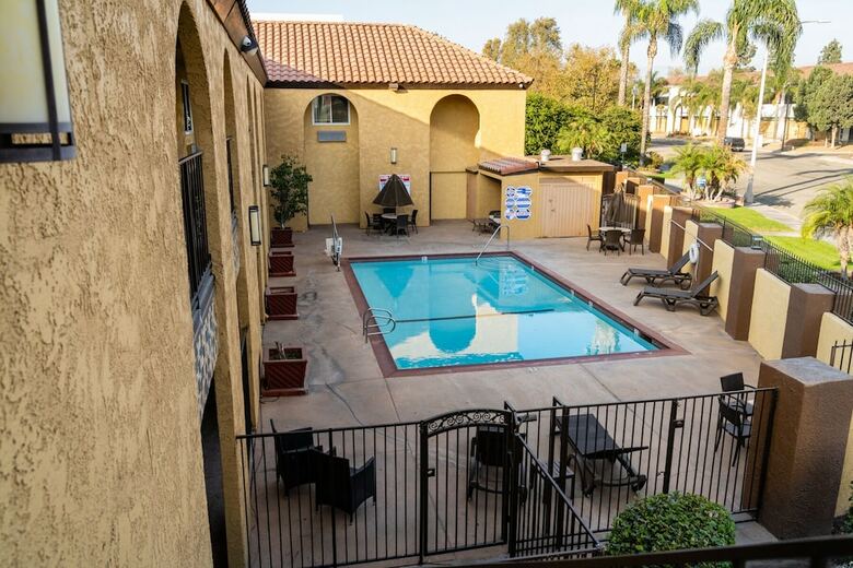 Hotel Rodeway Inn & Suites Colton
