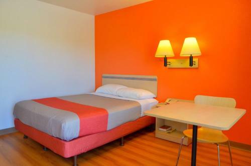 Motel 6 Gustine