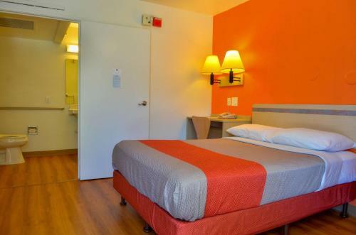 Motel 6 Gustine