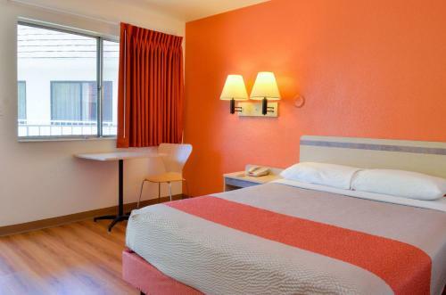 Motel 6 Gustine