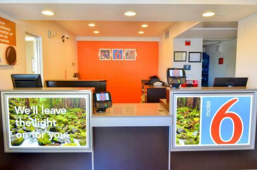 Motel 6 Gustine