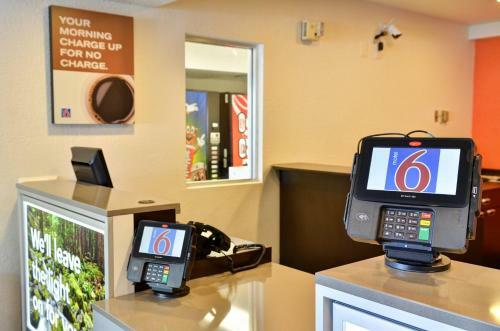 Motel 6 Gustine