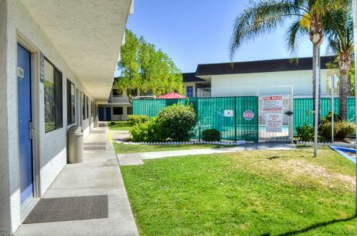 Motel 6 Gustine