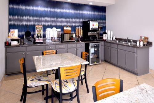 Motel Americas Best Value Inn - Monroeville