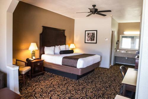 Motel Mockingbird Inn & Suites