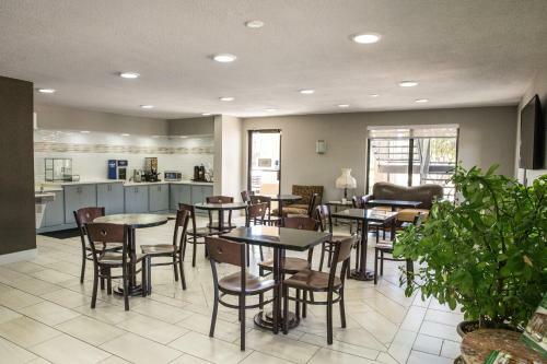 Motel Mockingbird Inn & Suites