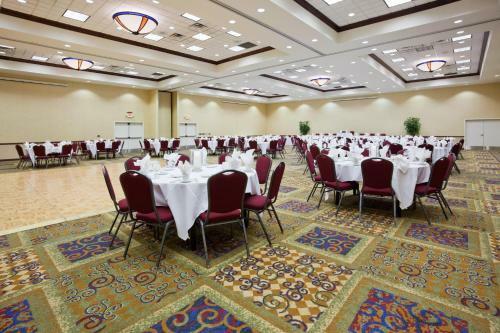 Holiday Inn Conference Center Marshfield, An Ihg Hotel
