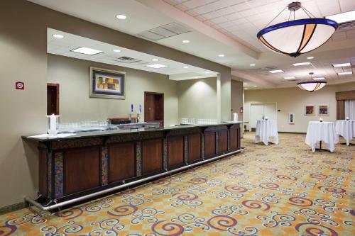 Holiday Inn Conference Center Marshfield, An Ihg Hotel