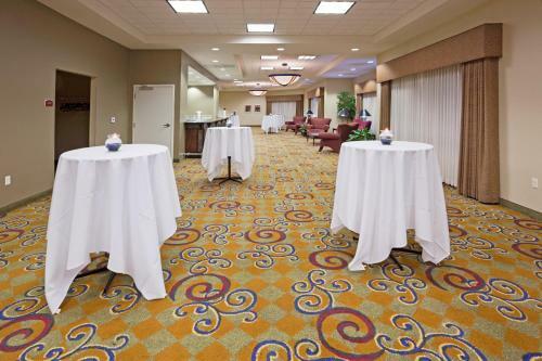 Holiday Inn Conference Center Marshfield, An Ihg Hotel