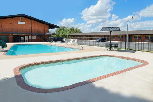 Ranch House Motel