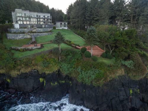 Hotel Whale Cove Inn