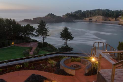 Hotel Whale Cove Inn