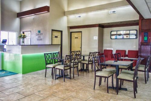 Hotel Econolodge Inn & Suites
