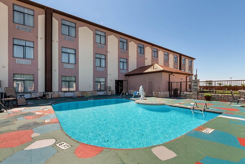 Hotel Quality Inn And Suites
