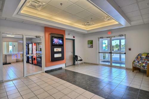 Motel 6 Tewksbury