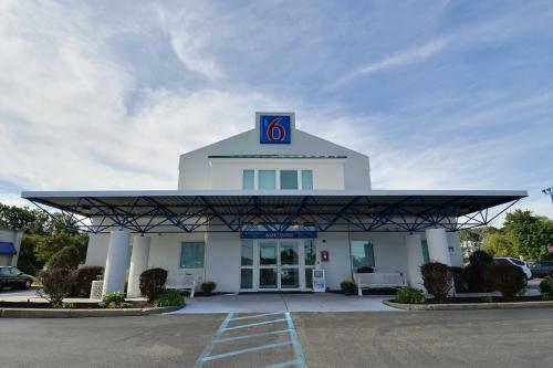 Motel 6 Tewksbury
