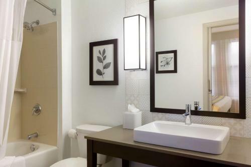 Hotel Country Inn & Suites Minneapolis West