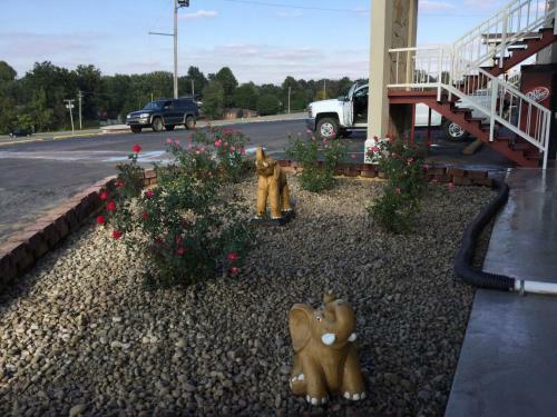 Motel Big Spring Inn Madisonville