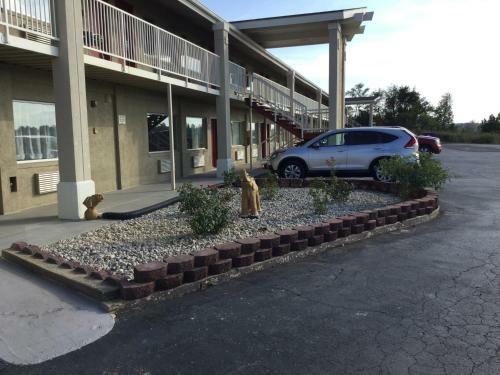 Motel Big Spring Inn Madisonville