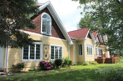 Hostal La Maison Jaune D'eastman