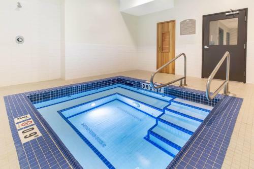 Hotel Microtel Inn & Suites By Wyndham Fort Mcmurray