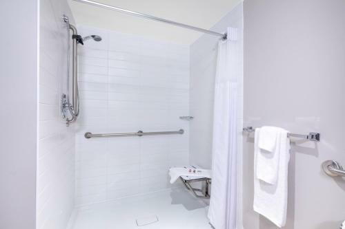 Hotel Microtel Inn & Suites By Wyndham Fort Mcmurray