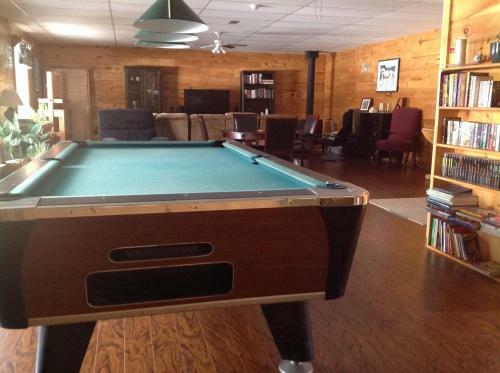 Hotel Madawaska Lodge